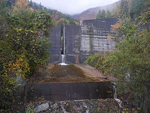 滝沢川滝沢コンクリートスリット堰堤