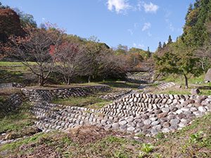 八代沢流路工