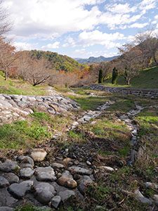 八代沢流路工