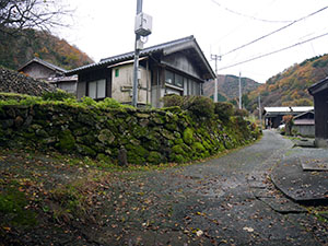 新庄松屋の道標　福井県美浜町